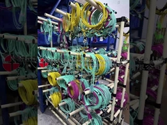 MPO APC Male To FC APC Fan Out Cable Mode Tunggal 12 Serat Untuk Aplikasi Densitas Tinggi