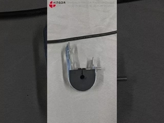 ADSS Kabel Down Lead Clamp Dengan Strip yang Dipasang di tiang