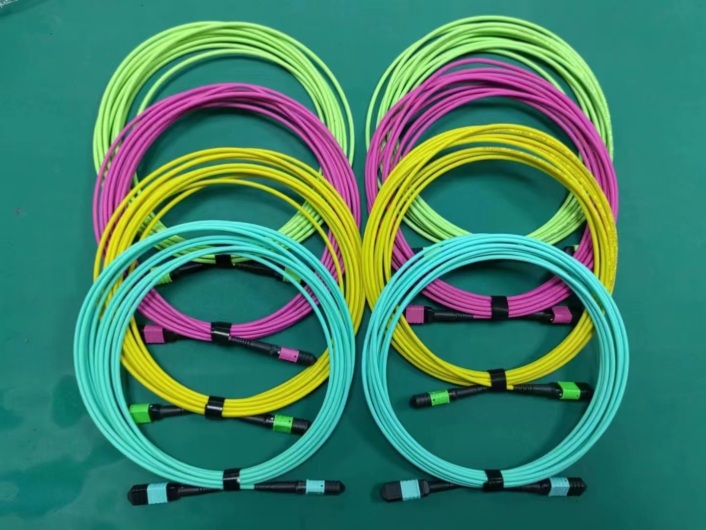 Blog perusahaan terbaru tentang Bagaimana Mengidentifikasi Kabel Patch MPO MTP Berkualitas Tinggi?
